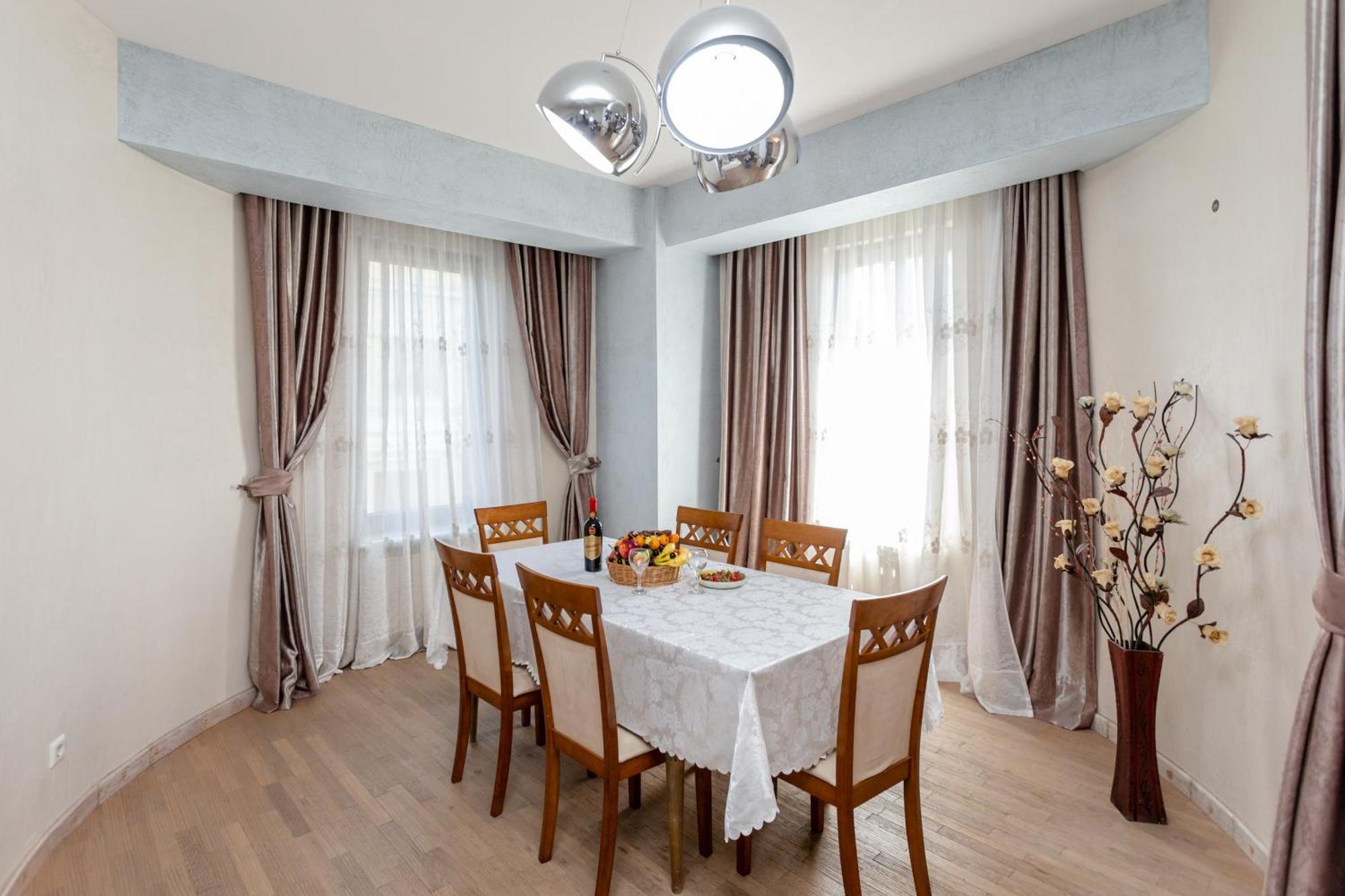 Serviced Apartment On Rustaveli Avenue 9 Tbiliszi Kültér fotó